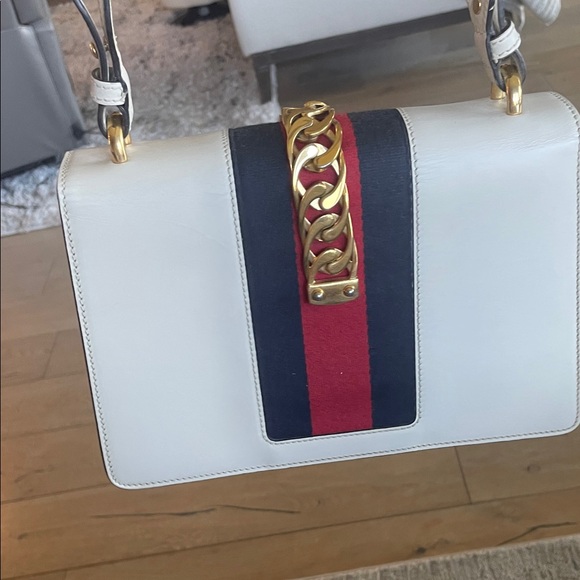Gucci Sylvie’s off White and Gold Shoulder Bag - Picture 2 of 9